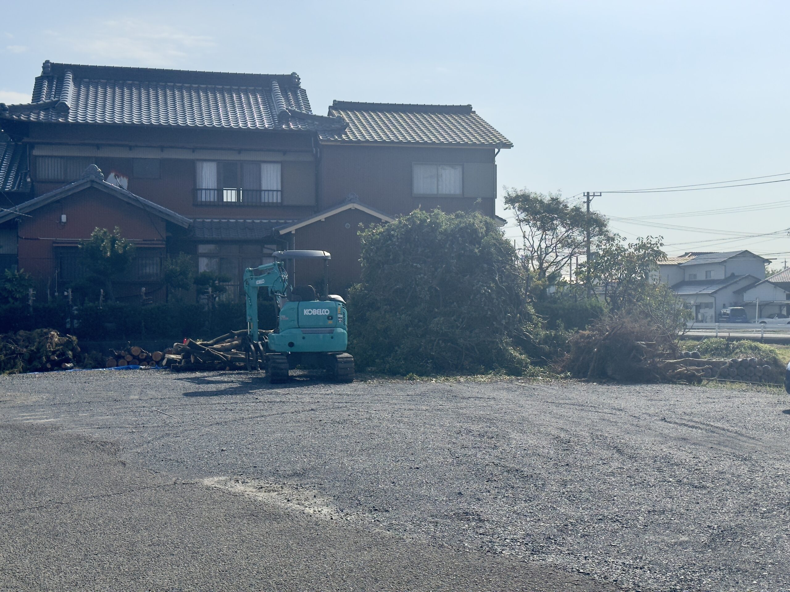 雑木林伐採整地工事による駐車場について